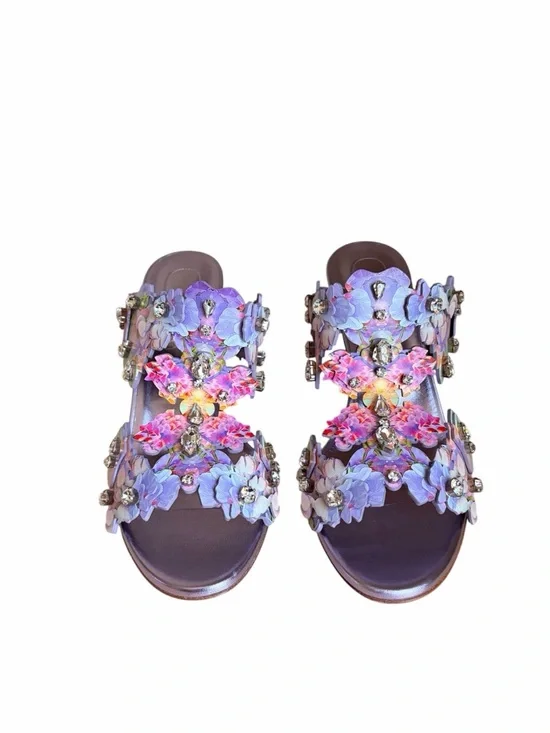 Christian Louboutin Flora
85mm crystal accent wedding heels RETAIL 2,995 - Picture 9 of 13